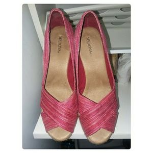Fuschia wedges